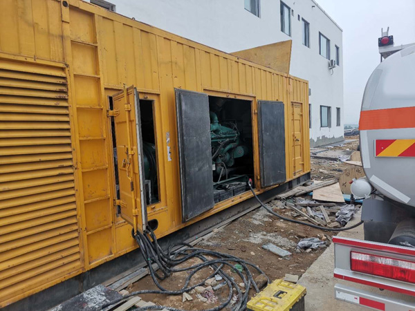 南山如何在发电机出租合同中约定设备的维修和保养责任?