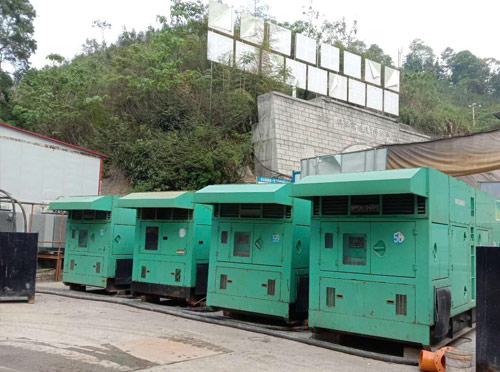 南山先进的应急发电机系统中智能监测和控制系统如何确保电压稳定？