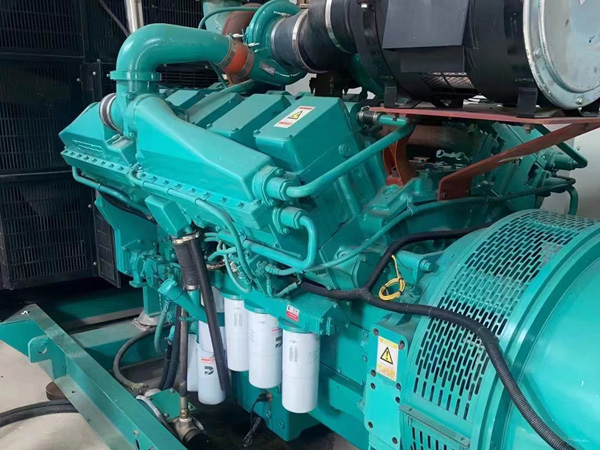 南山更换100kW柴油发电机组机油时，需要注意哪些事项？